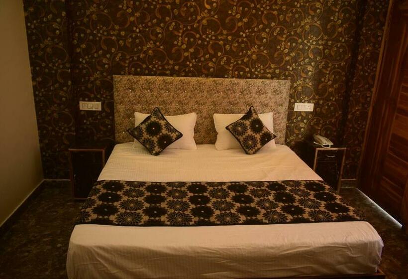 פנסיון Baakhli Guest House And Restaurant