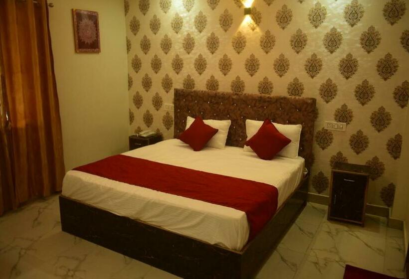 פנסיון Baakhli Guest House And Restaurant