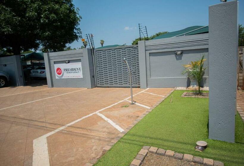 פנסיון President Guest Lodge