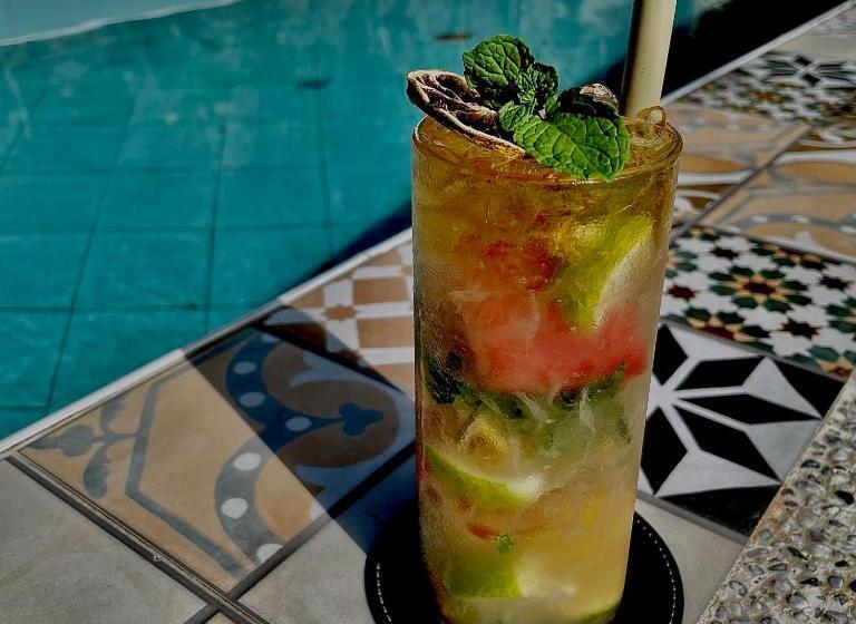 تختخواب و صبحانه 弎trinity