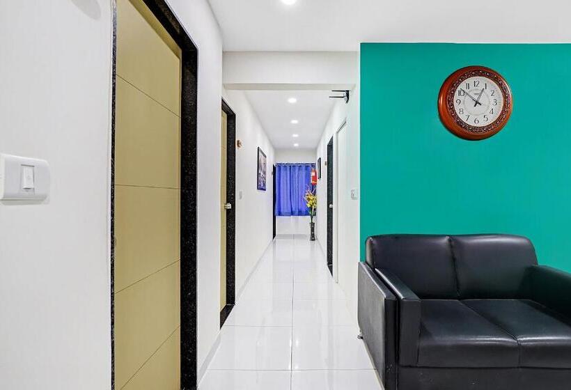 Collection O Hotel La Veera