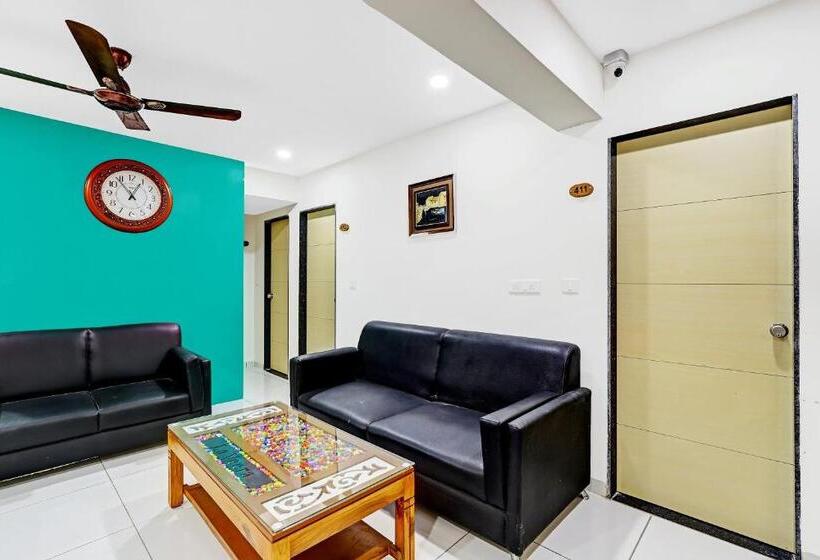 Collection O Hotel La Veera