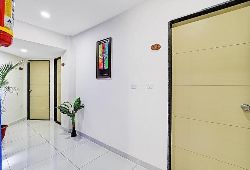 Collection O Hotel La Veera