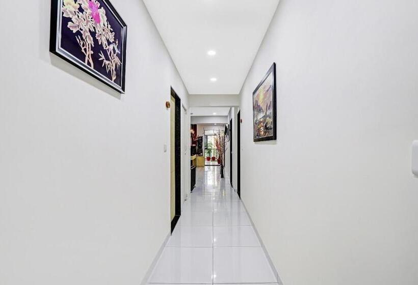 Collection O Hotel La Veera