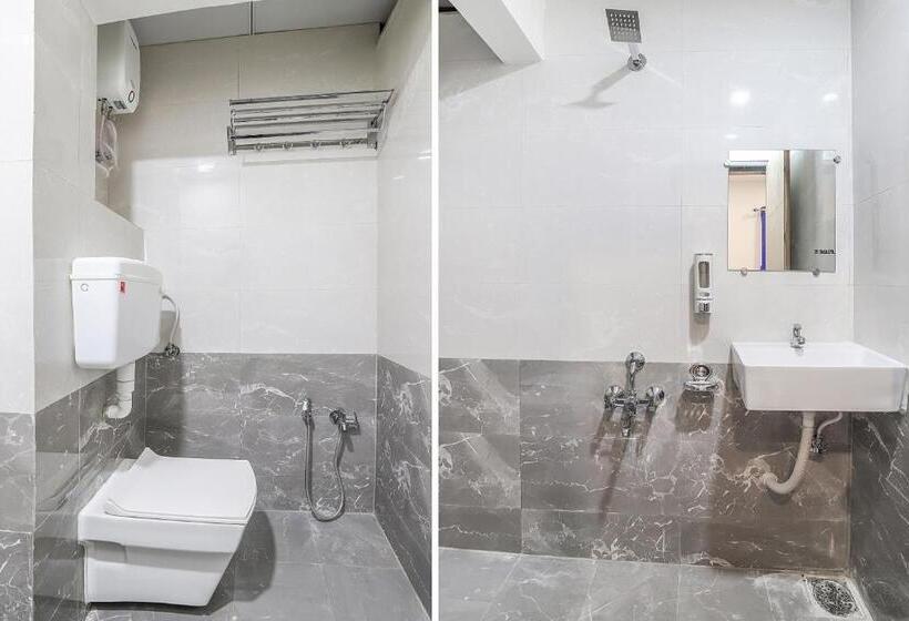 Collection O Hotel La Veera