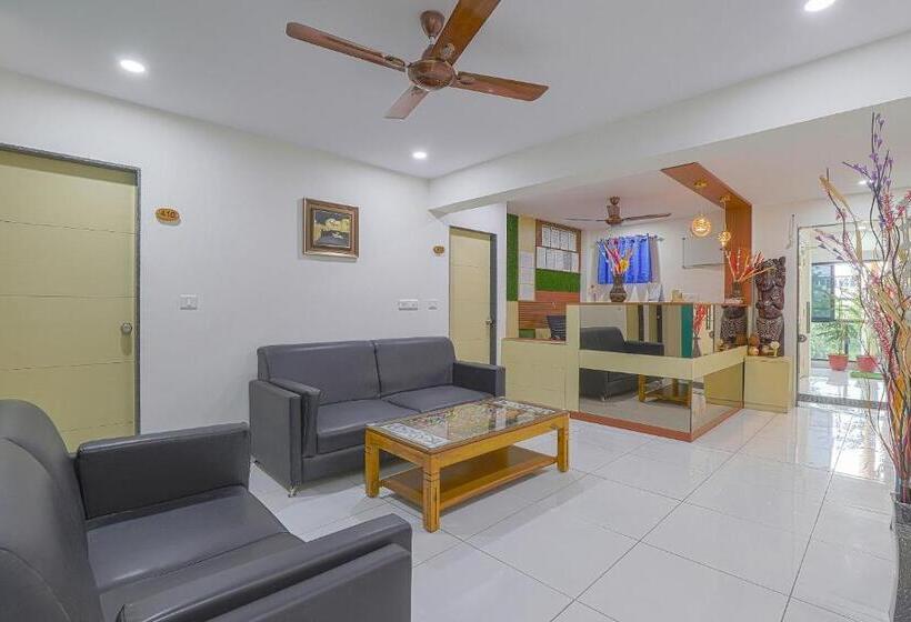 Collection O Hotel La Veera