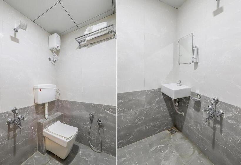 Collection O Hotel La Veera