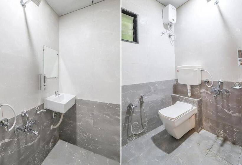 Collection O Hotel La Veera