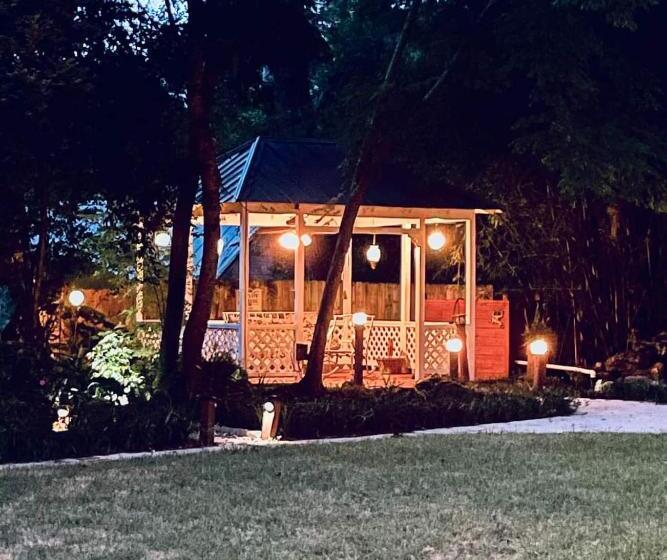 Grady House Bed And Breakfast