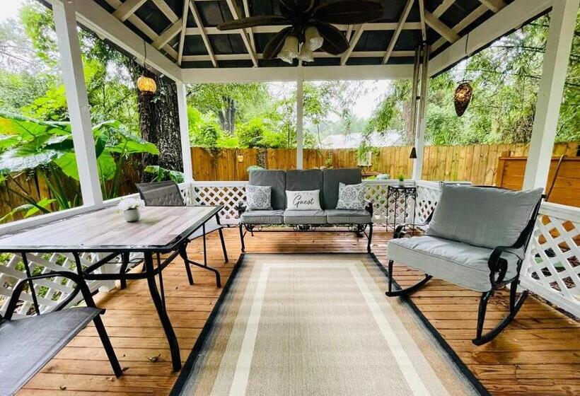 Grady House Bed And Breakfast