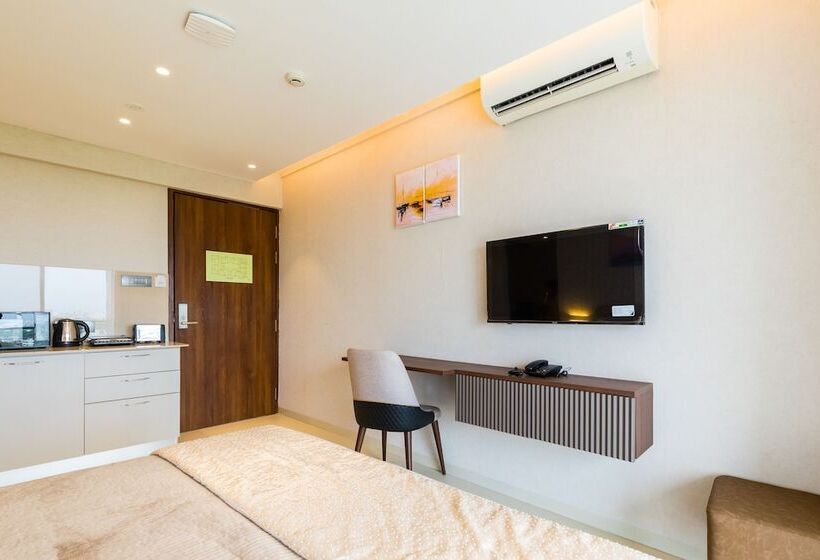 Отель Ar Suites Jewels Royale Koregaon Park Nx