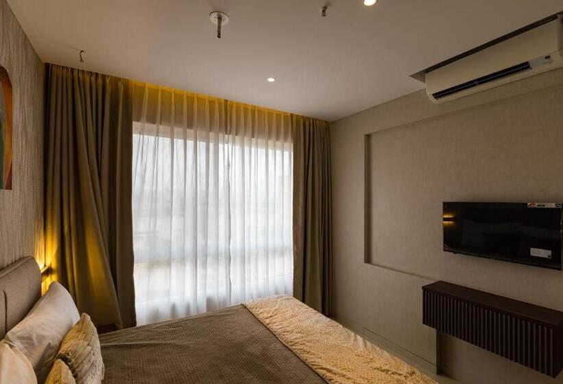 Отель Ar Suites Jewels Royale Koregaon Park Nx