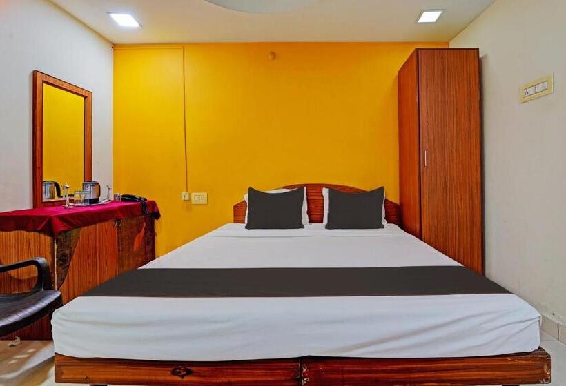 בית מלון כפרי Collection O G Silver Near Airport