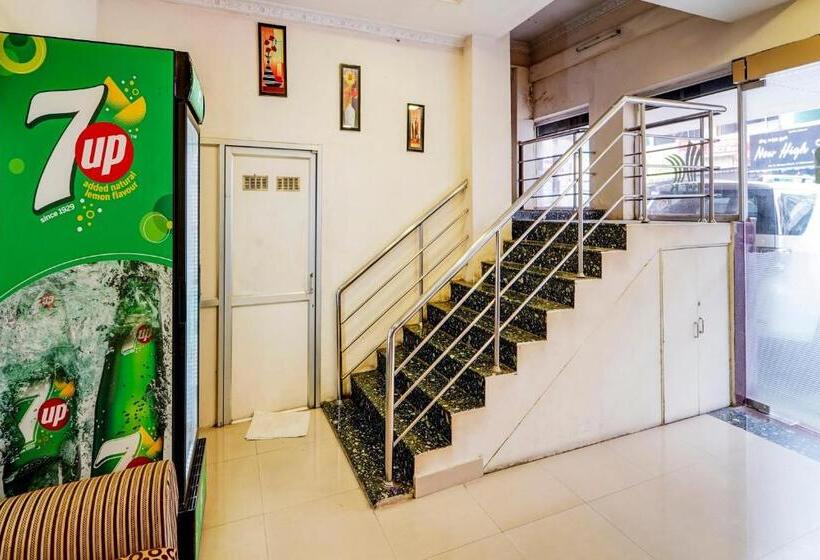 בית מלון כפרי Collection O G Silver Near Airport