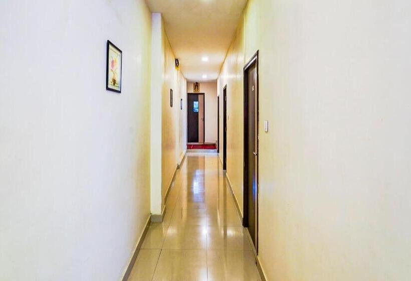 בית מלון כפרי Collection O G Silver Near Airport