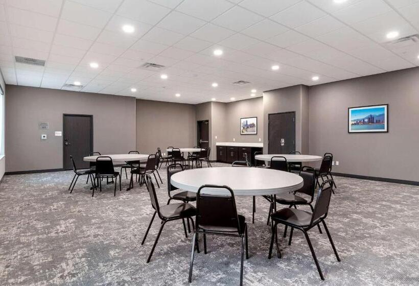 فندق Comfort Inn & Suites Adrian