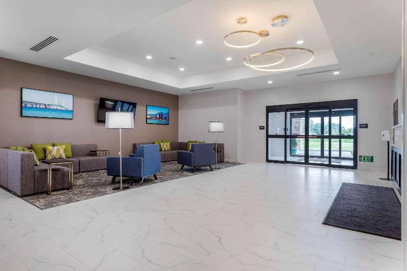 فندق Comfort Inn & Suites Adrian