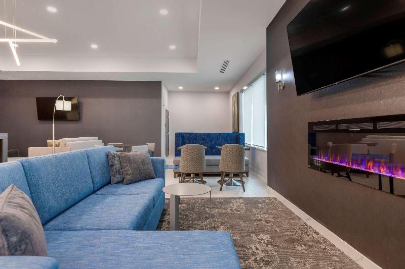 فندق Comfort Inn & Suites Adrian