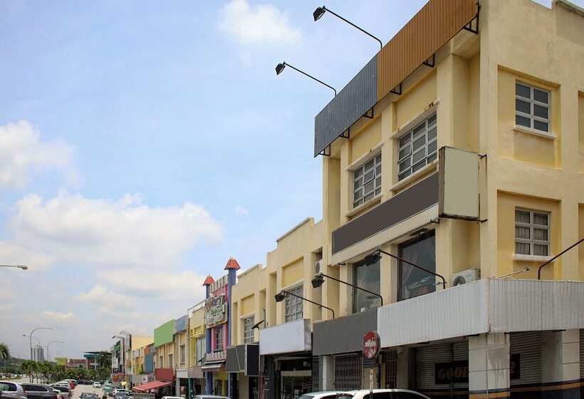 فندق Oyo 90338 Prima Saujana Budget