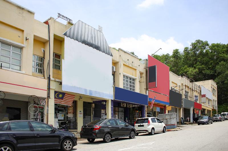 فندق Oyo 90338 Prima Saujana Budget