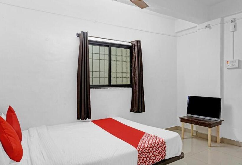 ホテル Oyo Flagship 82920  Sahyadri Lodge