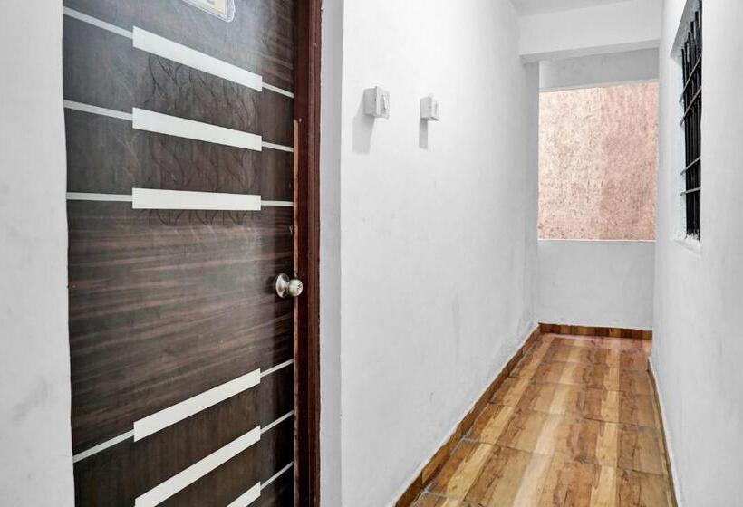 ホテル Oyo Flagship 82920  Sahyadri Lodge