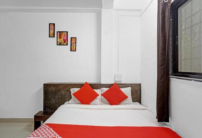 ホテル Oyo Flagship 82920  Sahyadri Lodge