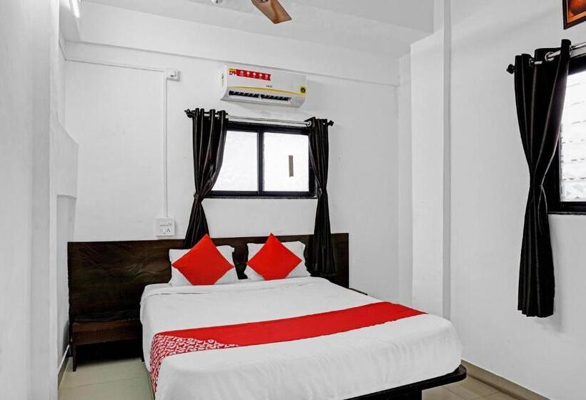 ホテル Oyo Flagship 82920  Sahyadri Lodge