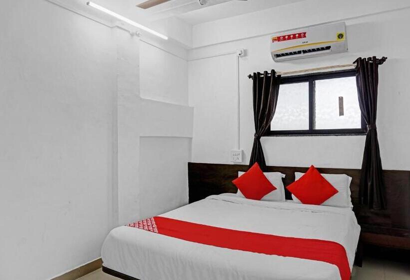 ホテル Oyo Flagship 82920  Sahyadri Lodge