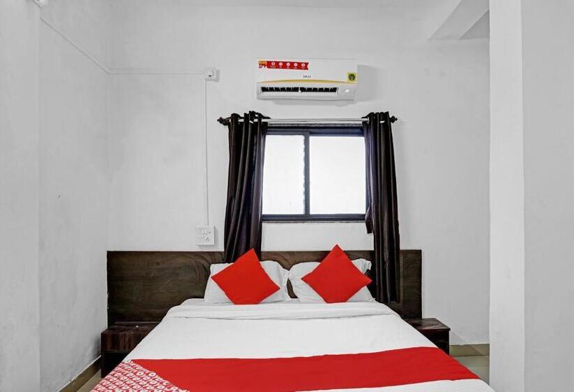 ホテル Oyo Flagship 82920  Sahyadri Lodge