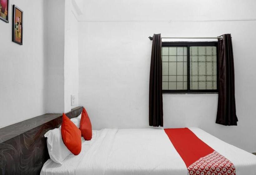 ホテル Oyo Flagship 82920  Sahyadri Lodge