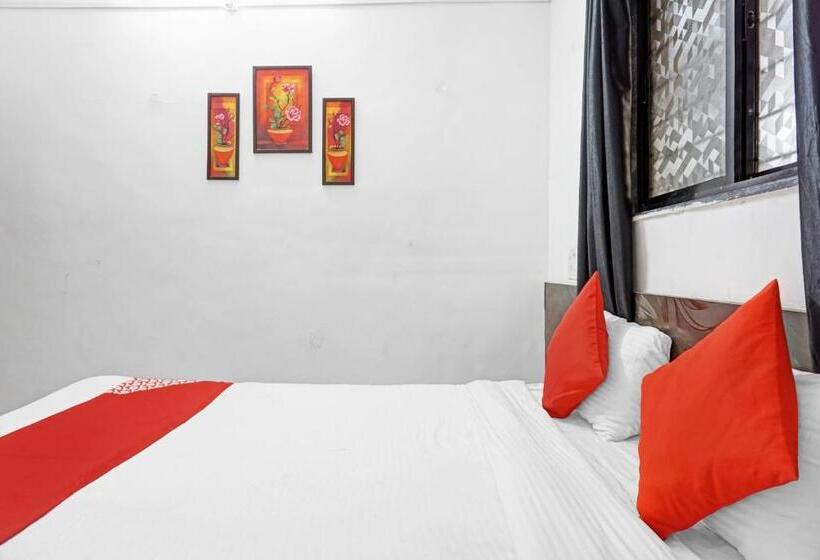 ホテル Oyo Flagship 82920  Sahyadri Lodge