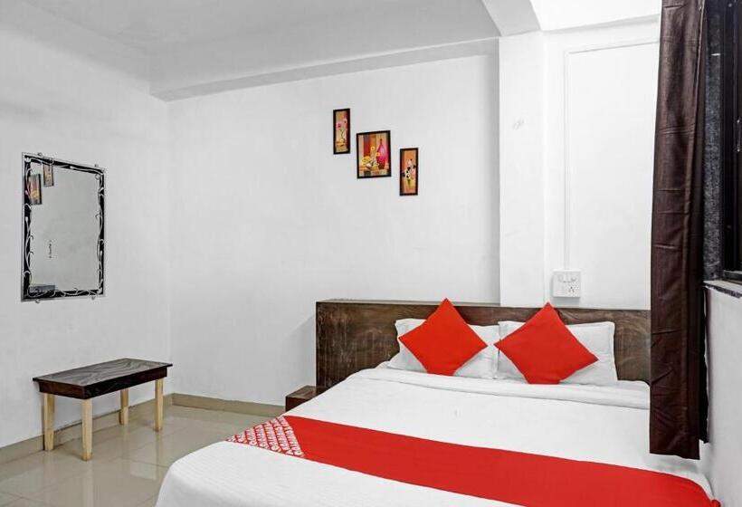 ホテル Oyo Flagship 82920  Sahyadri Lodge