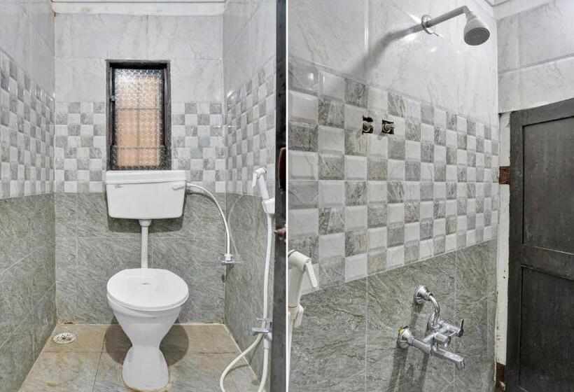 ホテル Oyo Flagship 82920  Sahyadri Lodge