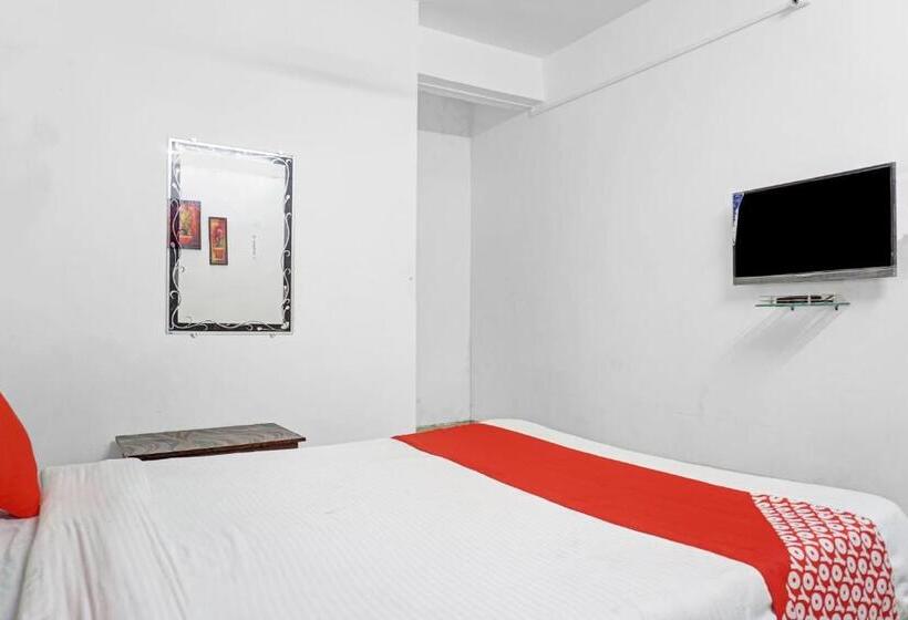 ホテル Oyo Flagship 82920  Sahyadri Lodge