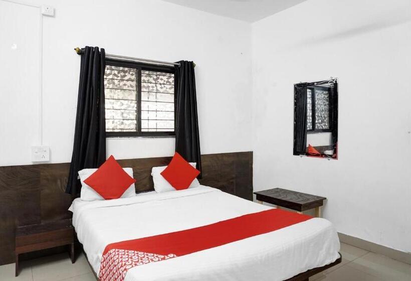 ホテル Oyo Flagship 82920  Sahyadri Lodge