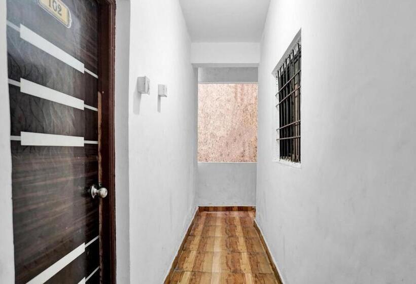 ホテル Oyo Flagship 82920  Sahyadri Lodge