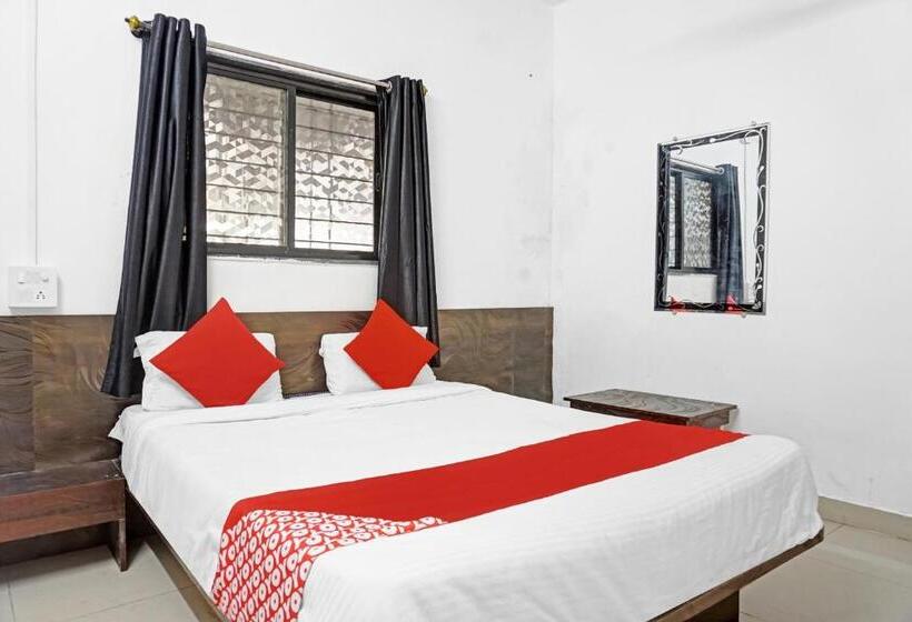 ホテル Oyo Flagship 82920  Sahyadri Lodge