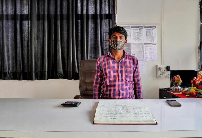 ホテル Oyo Flagship 82920  Sahyadri Lodge