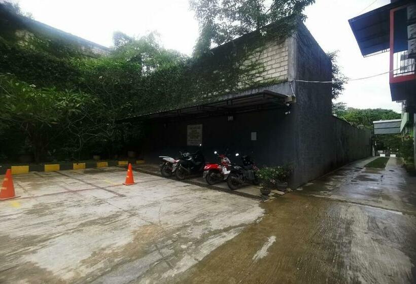 فندق Reddoorz At Pahlawan Street