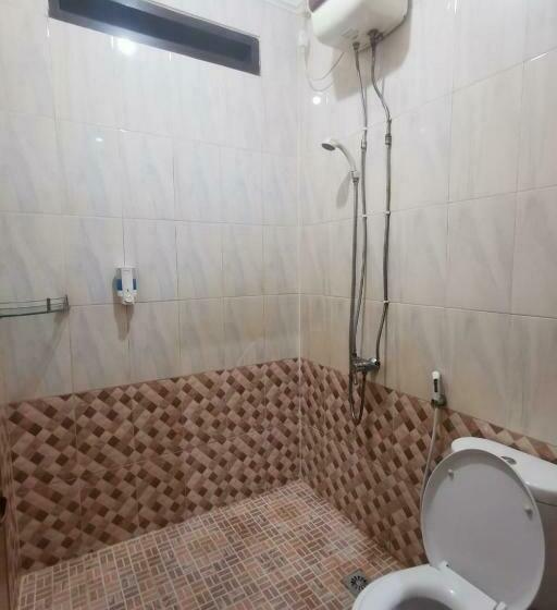 فندق Reddoorz At Pahlawan Street