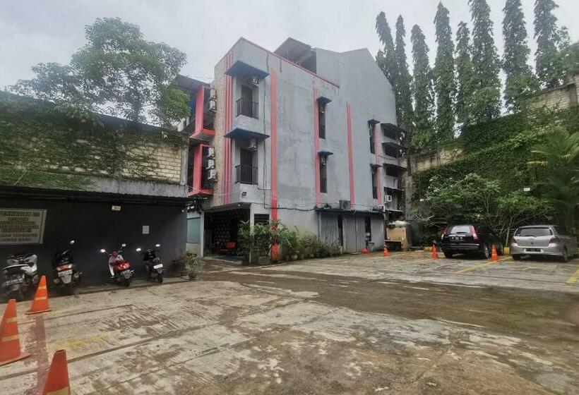 فندق Reddoorz At Pahlawan Street