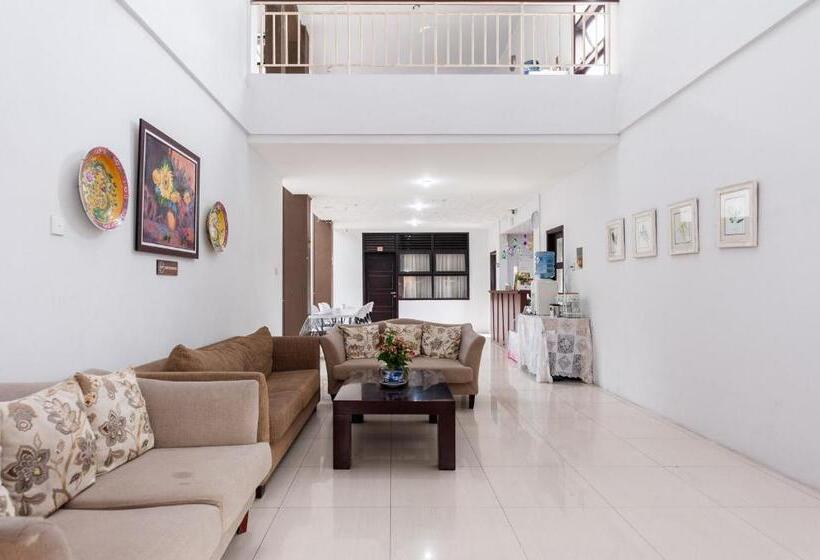 ホテル Reddoorz Syariah Near Banda Aceh Convention Hall