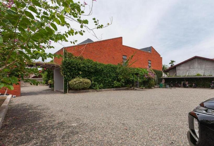 ホテル Reddoorz Syariah Near Banda Aceh Convention Hall