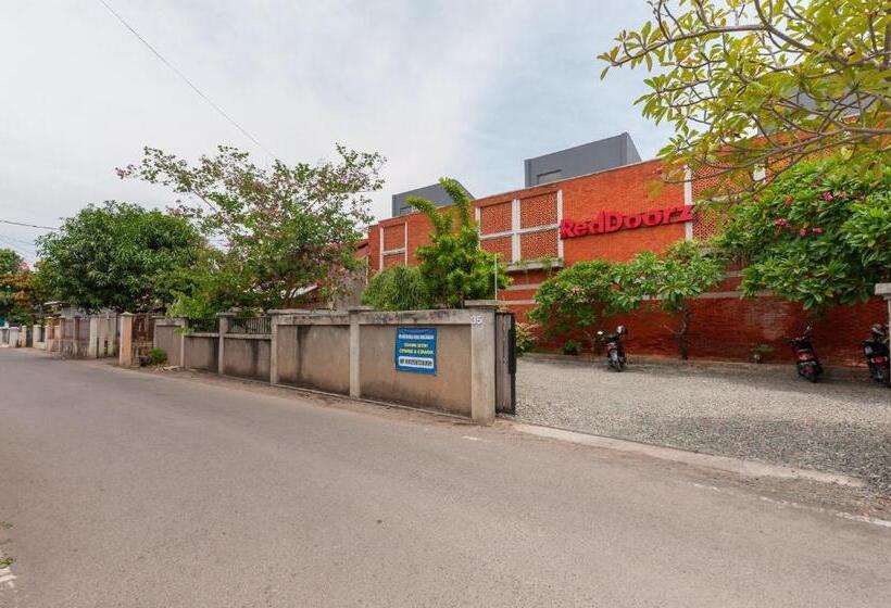 ホテル Reddoorz Syariah Near Banda Aceh Convention Hall