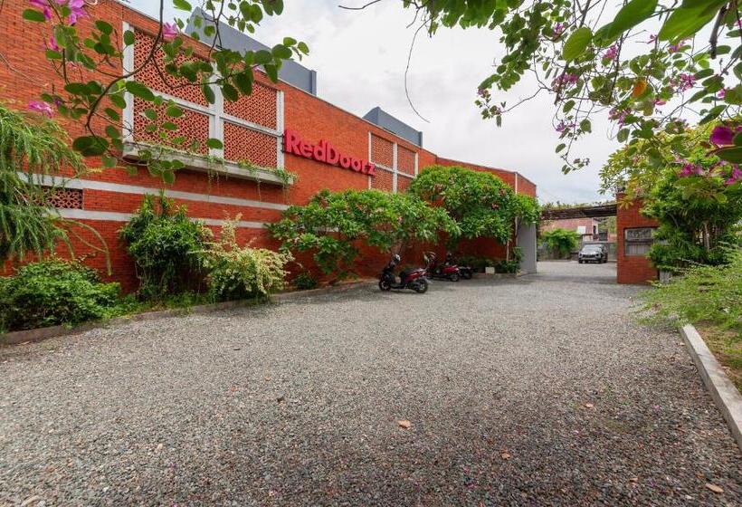 ホテル Reddoorz Syariah Near Banda Aceh Convention Hall