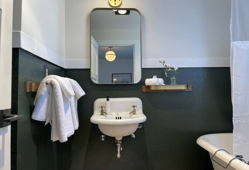 Отель Scotia Lodge