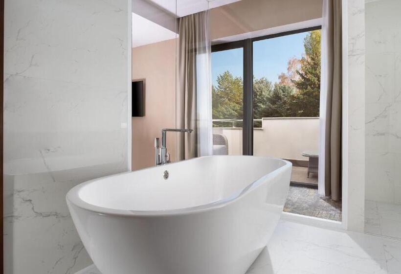 호텔 Swissôtel Wellness Resort Alatau Almaty