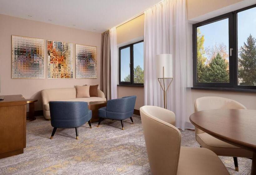 호텔 Swissôtel Wellness Resort Alatau Almaty