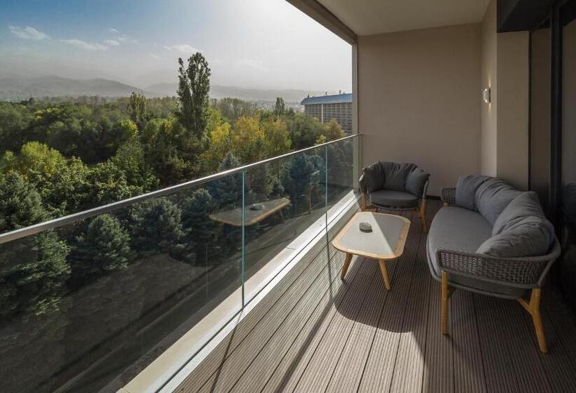 호텔 Swissôtel Wellness Resort Alatau Almaty